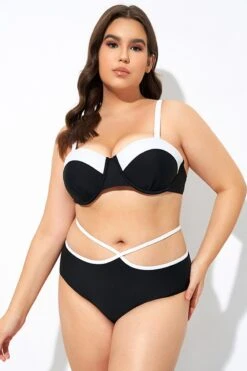 Black And White Sweetheart Neckline Underwire Bikini Top 10 Black And White Sweetheart Neckline Underwire Bikini Top -Maraluxe Swimwear Shop dsc07479